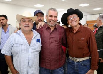 Bedolla y Segalmex acuerdan fortalecer sector ganadero y lechero de Michoacán