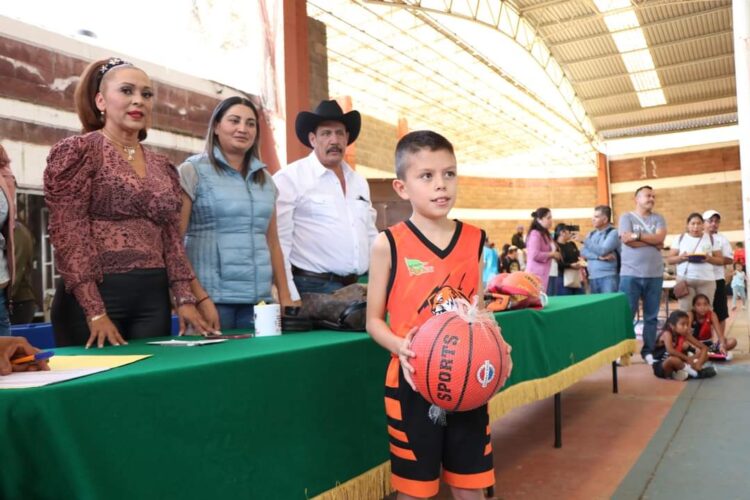 Promueve Ayuntamiento de Ziracuaretiro el deporte y la sana convivencia social