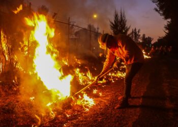 Brigadistas realizaron quema controlada en terrenos del Aeropuerto de Uruapan