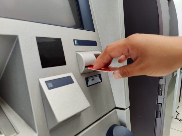 Entrega SEE más de 2,500 tarjetas de nómina a los maestros michoacanos