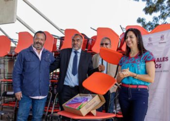 ¡Llegan materiales y útiles a 74 escuelas de localidades de alta marginación: SEE!