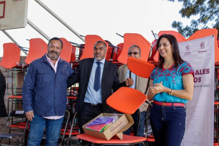 ¡Llegan materiales y útiles a 74 escuelas de localidades de alta marginación: SEE!
