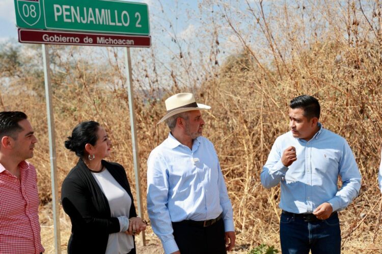 Revisan gobernador y edil 30 kilómetros de la carretera Angamacutiro-Penjamillo