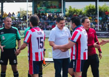 Exitoso juego leyendas Chivas-América
