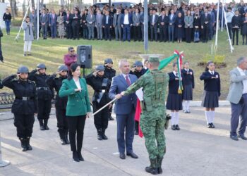 Encabeza Ramírez Bedolla acto oficial por el Día de la Bandera Mexicana