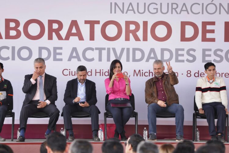 Cecytem tiene la tecnología de robótica más completa a nivel nacional: Bedolla