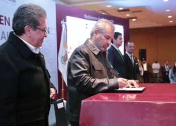 Firma Bedolla decreto que promulga Ley contra Delito de Extorsión en Michoacán