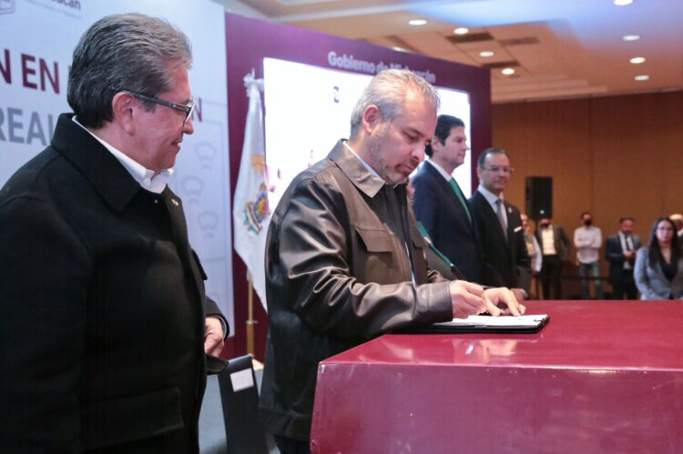 Firma Bedolla decreto que promulga Ley contra Delito de Extorsión en Michoacán