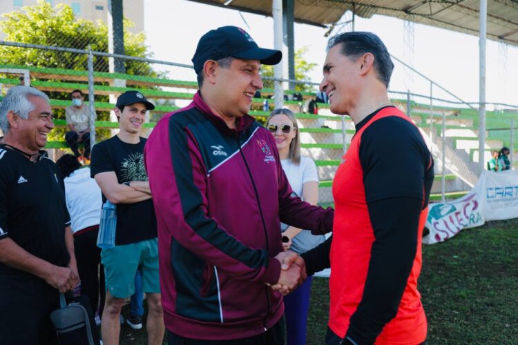 Imparte Adolfo Ríos clínica para porteros entre niños y adolescentes de Uruapan