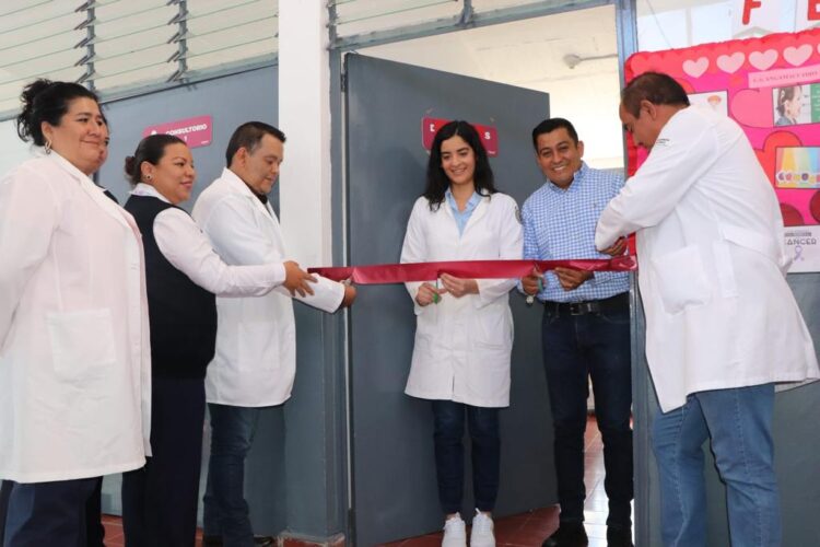 Inaugura alcalde de Angamacutiro nuevo laboratorio de análisis clínicos gratuitos