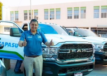 Entrega Nacho Campos escrituras, autos y maquinaria a CAPASU por 6.1 mdp
