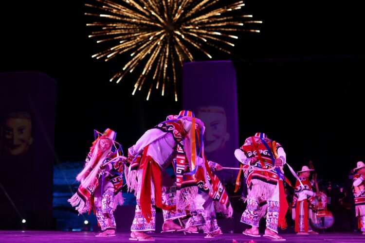 Asiste Ramírez Bedolla a la K’uínchekua; celebra su gran esencia indígena