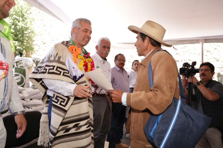 Fertilizante de calidad, gratuito, suficiente y a tiempo, para el campo: Bedolla