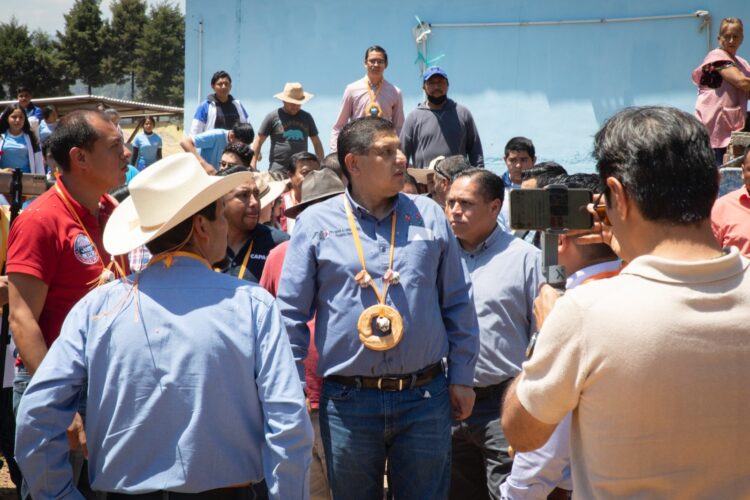 En Caltzontzin, Nacho Campos refrenda su compromiso con las comunidades