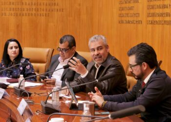 Avanzan Gobierno de Michoacán e IMSS para asegurar a cortadores de aguacate