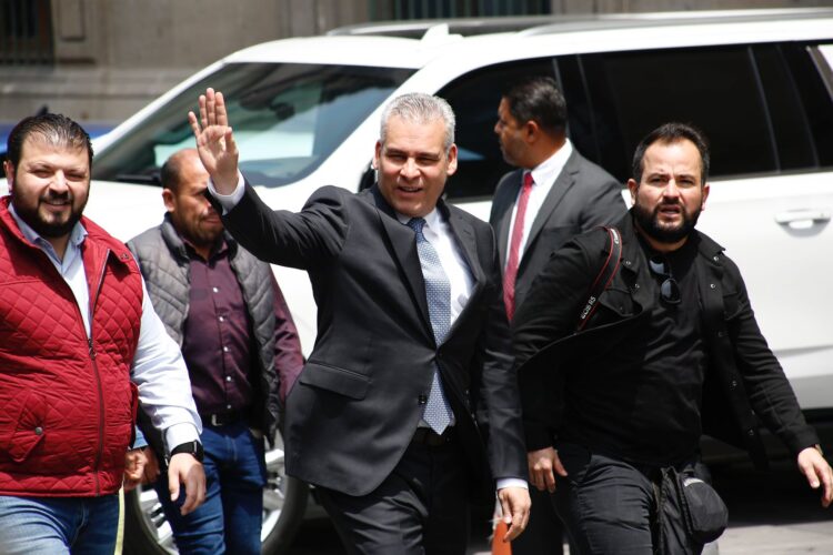 Bedolla y gobernadores reforzarán programas sociales y tarjeta Bienestar