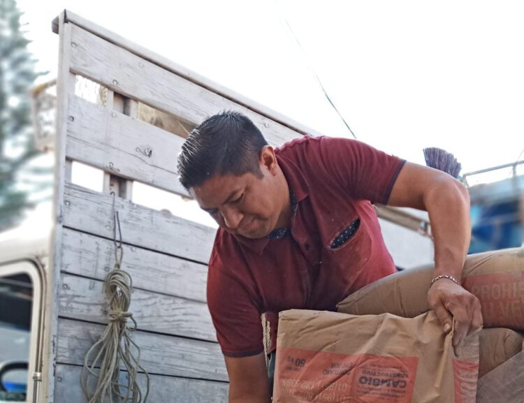 Paco Cedillo apoya sin descanso a familias uruapenses de bajos recursos