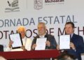 Bedolla firma acuerdo para dar certeza patrimonial a las familias del campo
