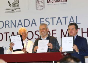 Bedolla firma acuerdo para dar certeza patrimonial a las familias del campo