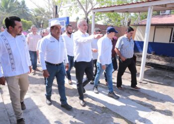 Supervisa Ramírez Bedolla trabajos de reconstrucción en escuelas de la Costa