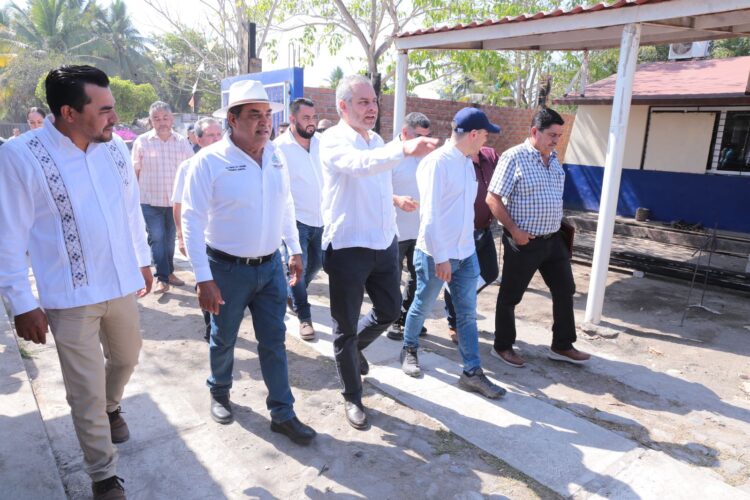 Supervisa Ramírez Bedolla trabajos de reconstrucción en escuelas de la Costa