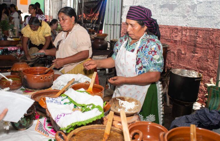 Inauguró el edil Nacho Campos Muestra de Comida Tradicional Purhépecha