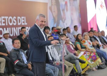 Presenta Bedolla decálogo para la administración en gobiernos indígenas