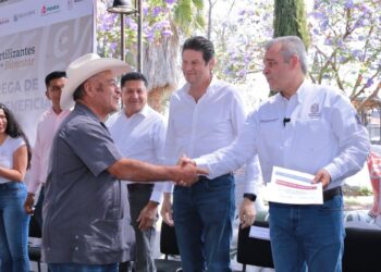 Entrega Gobernador fertilizante a 3 mil 250 productores de la región Morelia