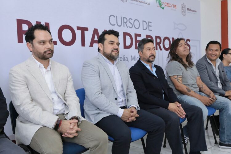 Inician Comunicación Social y Cecytem curso de pilotaje de drones a periodistas