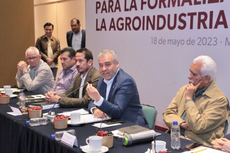 Gobierno de Michoacán y grupos agro industriales por formalización laboral