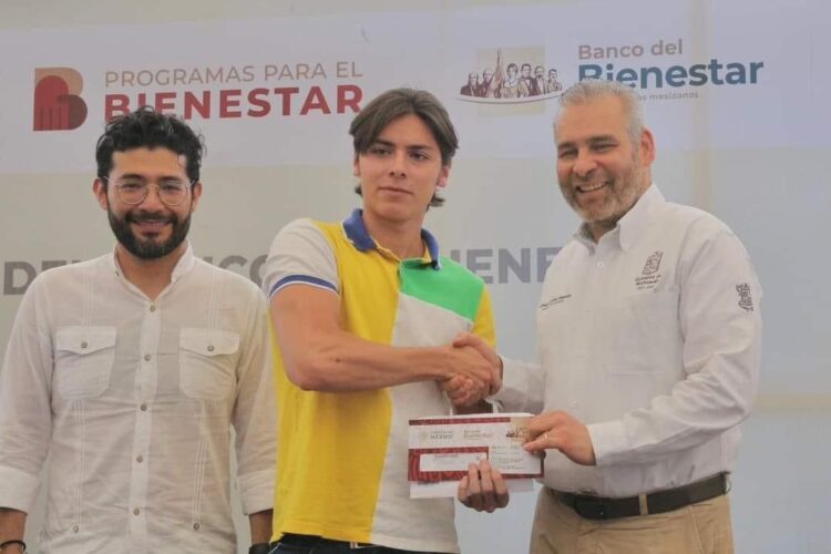 Beneficiados, más de 366 mil jóvenes michoacanos con programas Bienestar