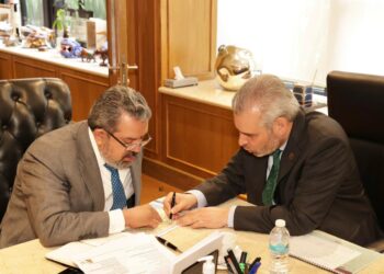 Acuerdan Bedolla y SICT obras de ampliación y seguridad para la Siglo XXI