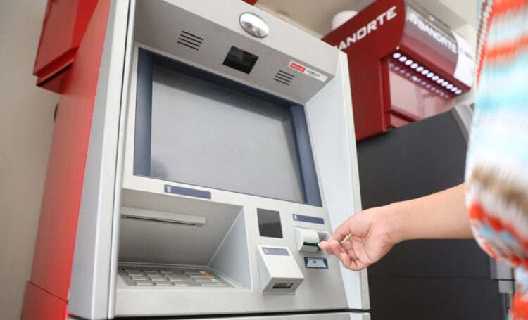 Tarjetización, clave para la transparencia en el sector educativo michoacano: SEE