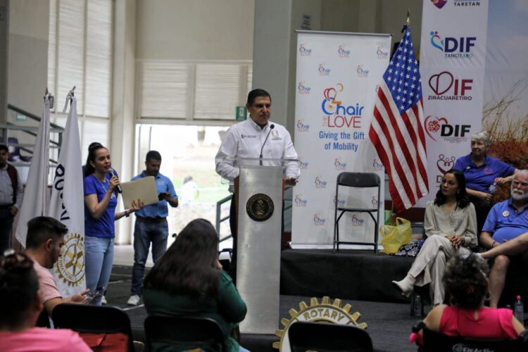 Entregan DIF Uruapan, Club Rotario y Chair The Love, 70 sillas de ruedas