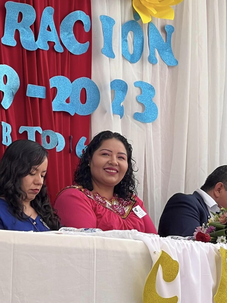 Entrega de apoyos económicos al máximo aprovechamiento académico CECAM