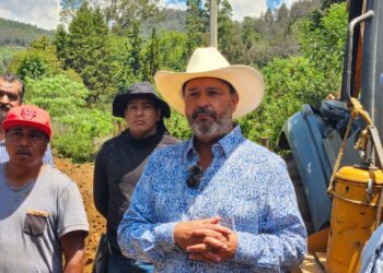 Lleva gobierno municipal tubería de agua potable a Ajuno