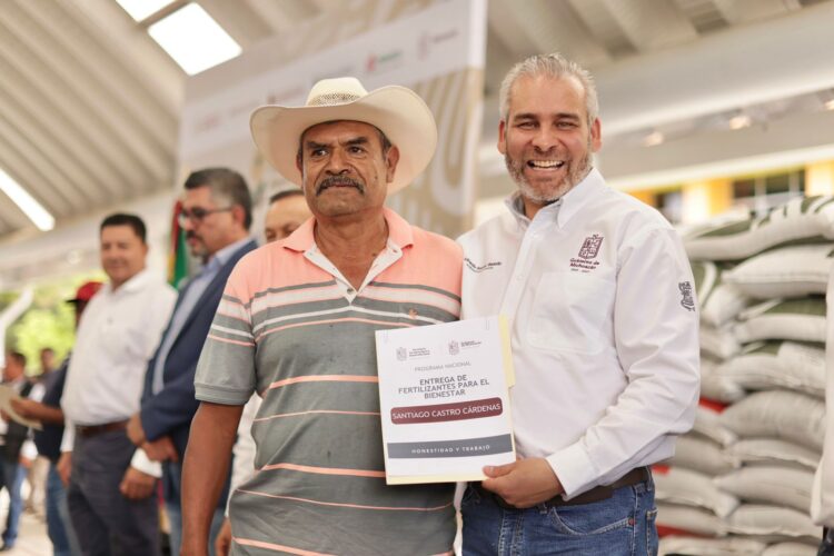 Con éxito concluye entrega de fertilizante gratuito a productores de Michoacán