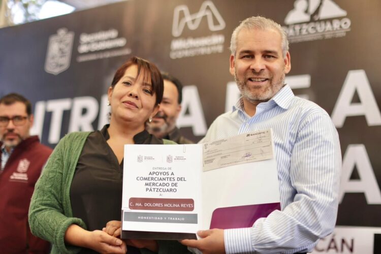 Cumple Bedolla, dio apoyo a oferentes reubicados del mercado de Pátzcuaro