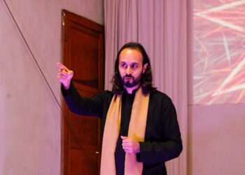 Con éxito se llevo a cabo la Conferencia-Concierto “Amar sin Esperar” por el Escritor, Conferencista, Maestro en Reiki, Desarrollo Humano y Medico Naturista, Krishna Cámaro Casanova