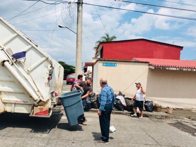 Sanidad y Limpia amplía horarios y rutas de recolección de basura en Uruapan
