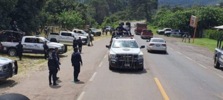 Uniformados refuerzan seguridad en Apatzingán y Uruapan; hay libre tránsito