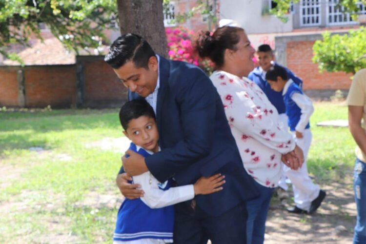 Con transporte escolar gratuito, Hermes Pacheco inaugura ciclo escolar 23-24