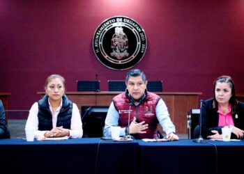 Atiende el gobierno de Nacho Campos deslave en colonia Viñedos de Uruapan