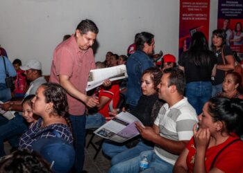 Nacho Campos sigue informando con cercanía, a la ciudadanía de Uruapan