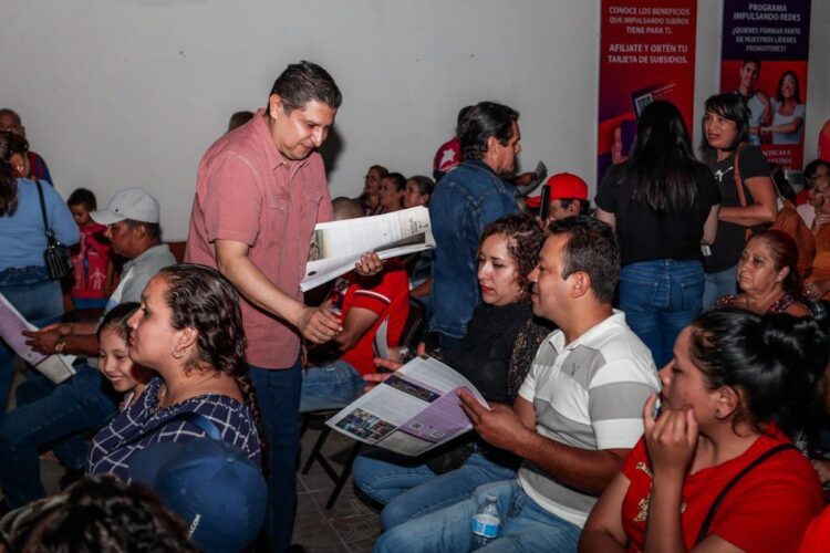 Nacho Campos sigue informando con cercanía, a la ciudadanía de Uruapan