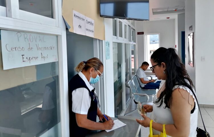 En Uruapan, todos los viernes hay vacunación contra el COVID-19: SSM