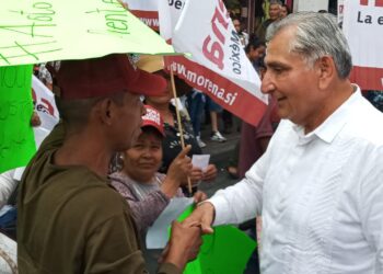 Paco Cedillo suma 100 pintas de bardas a favor de Adán Augusto en Uruapan