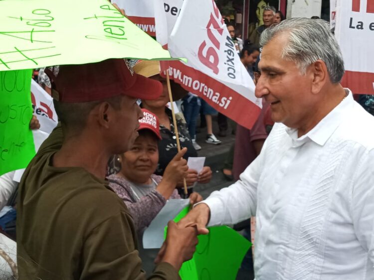 Paco Cedillo suma 100 pintas de bardas a favor de Adán Augusto en Uruapan