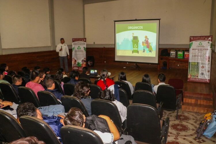 Gobierno Municipal capacita a más de 2500 alumnos en separación de basura