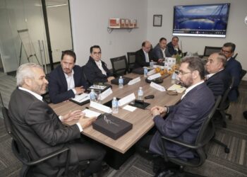 Interesa a empresa FOTON invertir en puerto LC; Bedolla expone beneficios